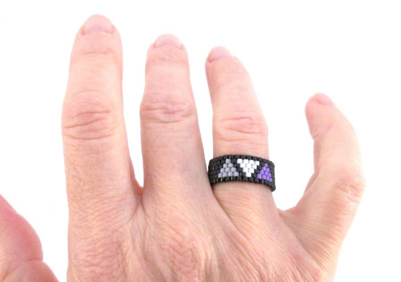 Ace Stolz Ring, Dreiecke Samen Perle Asexuelle Schmuck, Lgbtq von ElephantBeads