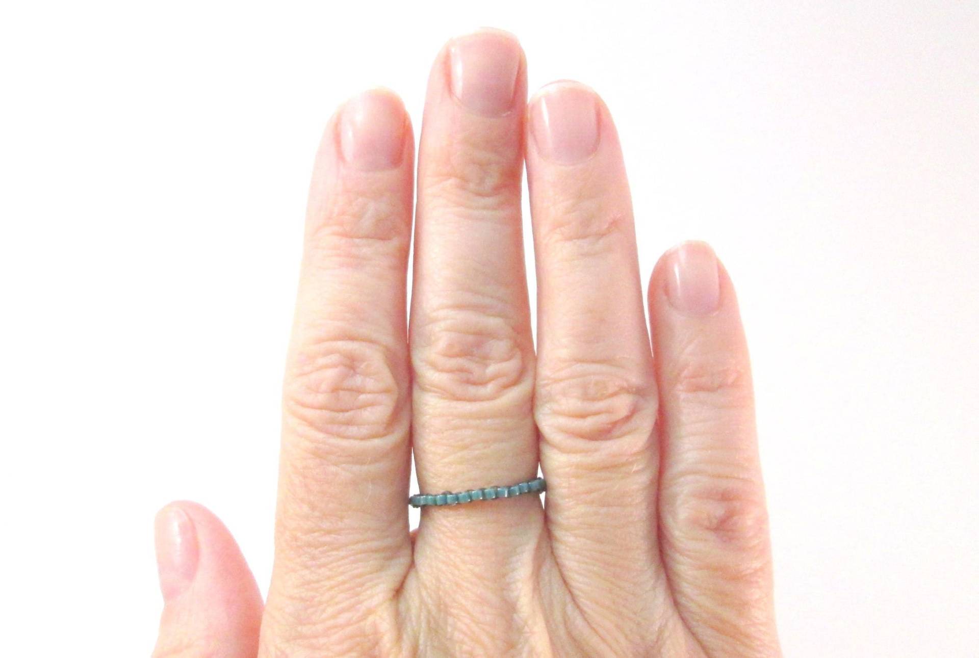 Türkis Perlen Ring Dünne Linie Ring Stapelbar von ElephantBeads