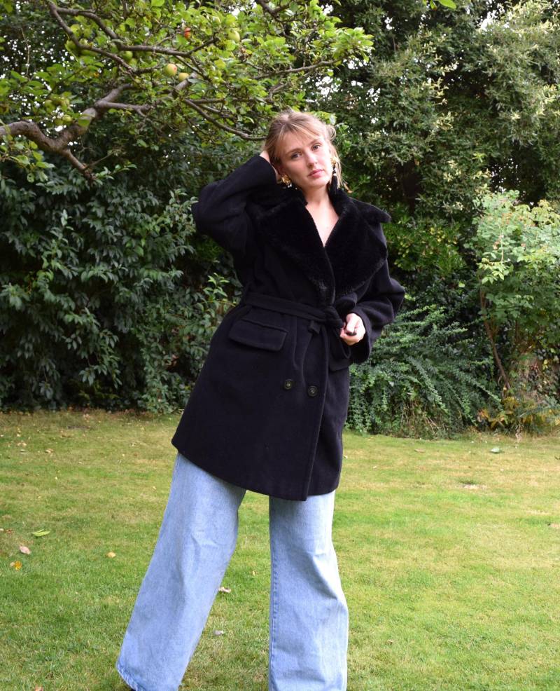 Principles Kaschmir Und Wolle Mantel Mit Schwarzem Gürtel. De 10. Kunstpelzkragen von ElephantLondon