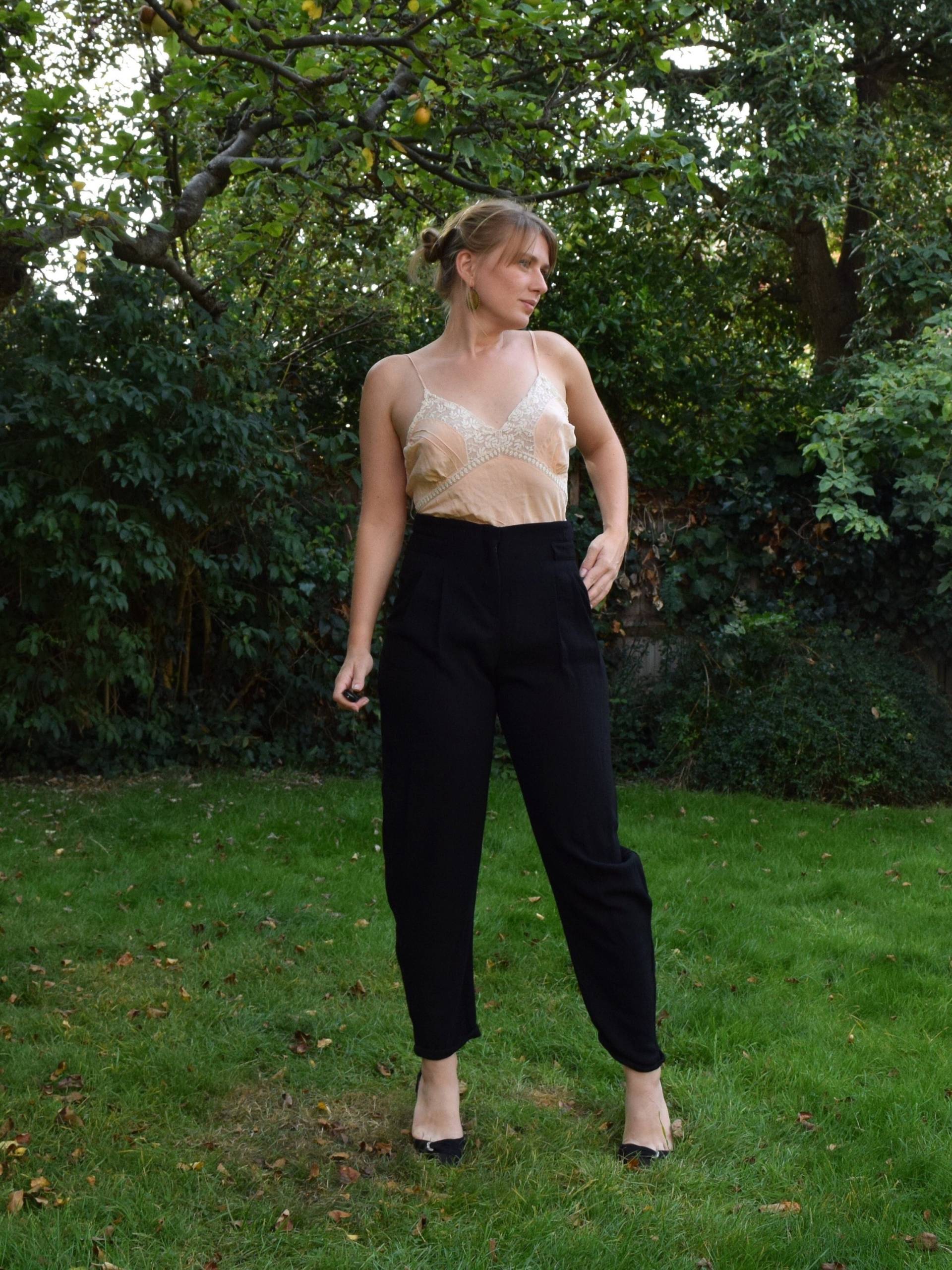 Vintage Emporio Armani Tapered Hose Aus Wolle. 73cm Taille von ElephantLondon