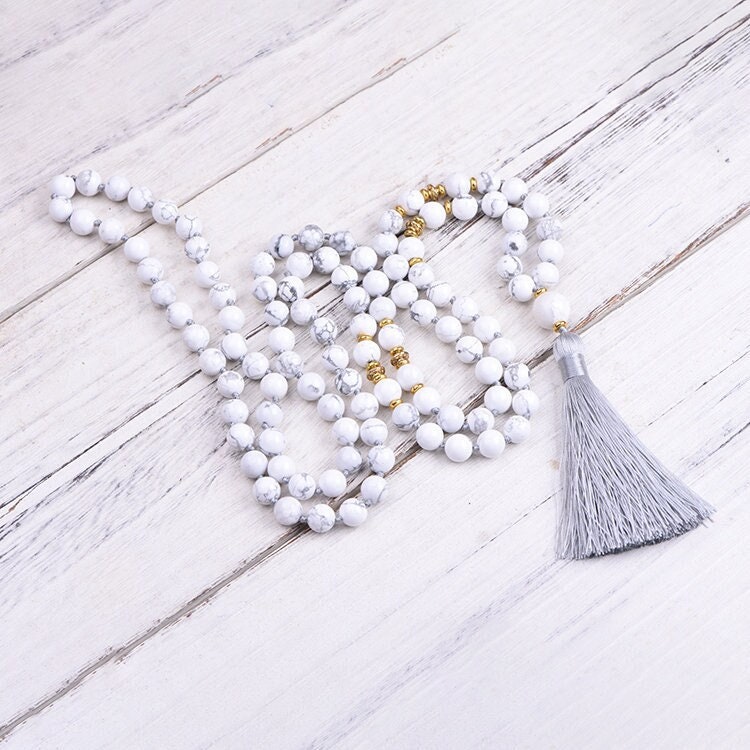 Weisse Howlith Edelstein Kette & 108 Perlen Mala - Geburtsstein Juni von ElephanthouseDesign