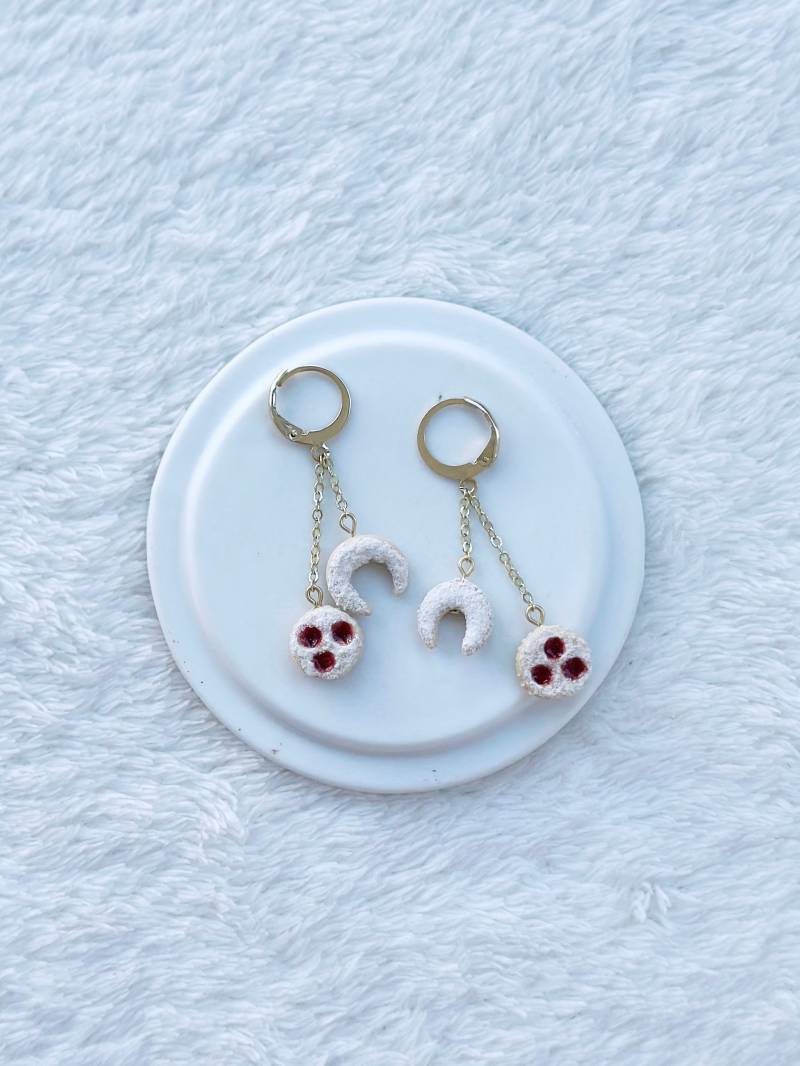 Linzeraugen Vanillekipferl Hängeohrringe, Weihnachtsohrringe Aus Fimo, Winter Polymerclay Ohrringe, Linzerkekse, Plätzchen Keks Ohrringe von ElesiAndMe