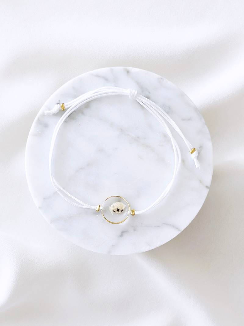 Schleierkraut Wildblumen Armband Mit Weißem Stoffarmband, Weißes Wildblüten Resin Textil Armband, Epoxidharz von ElesiAndMe