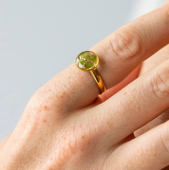 Vierklee Kleeblatt Ring Mit Echtem Grünen Gepresstem Kleeblatt, Verstellbarer Resin Blüten Ring, Blumen Fingerring Größen-Flexibel von ElesiAndMe