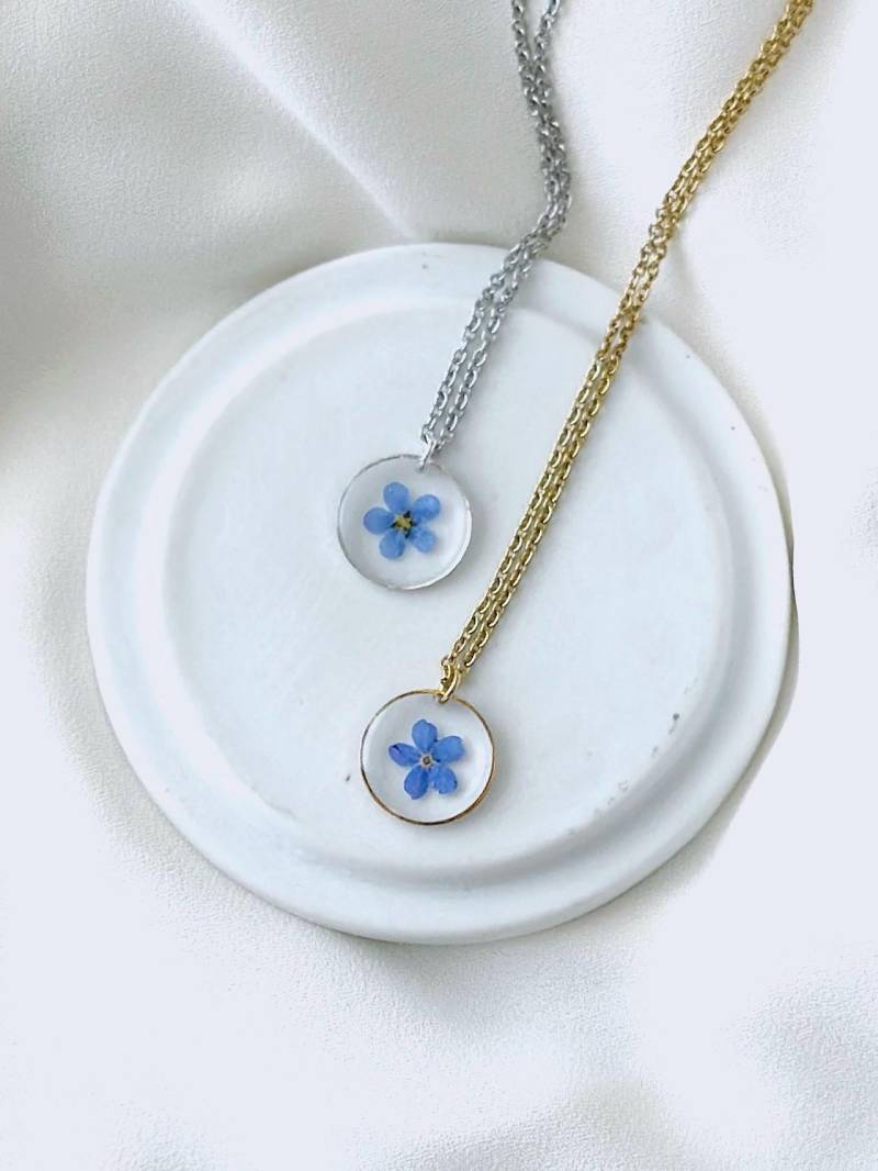 Zarte Vergissmeinnicht Halskette Mit Echter Gepresster Blüte, Runde Resin Kette Echten Blumen, Etwas Blaues Hochzeit von ElesiAndMe