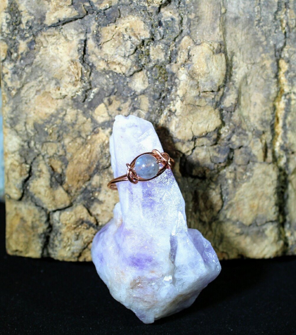 Labradorit Draht Gewickelt Ring, Kupferdraht Kristall Schmuck, Ring Mit Edelstein Labradorit Draht Gewickelt Ring, Kupferdraht Kristall Schmuck, Ring Mit Edelstein von Elev8edVibesLLC