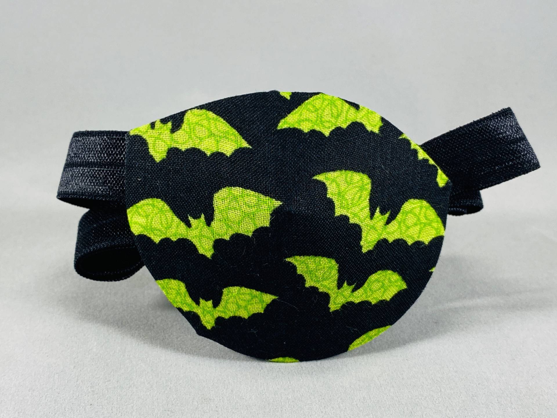 Halloween Augenklappe Mit Grünen Fledermäusen Halloween Augenklappe Mit Grünen Fledermäusen von EleyasDesigns