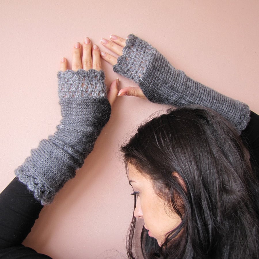 Graue Fingerlose Handschuhe, Armstulpen Damen, Pulswärmer, Gehäkelte Texting Warme Winter Stulpen von ElfinHouse