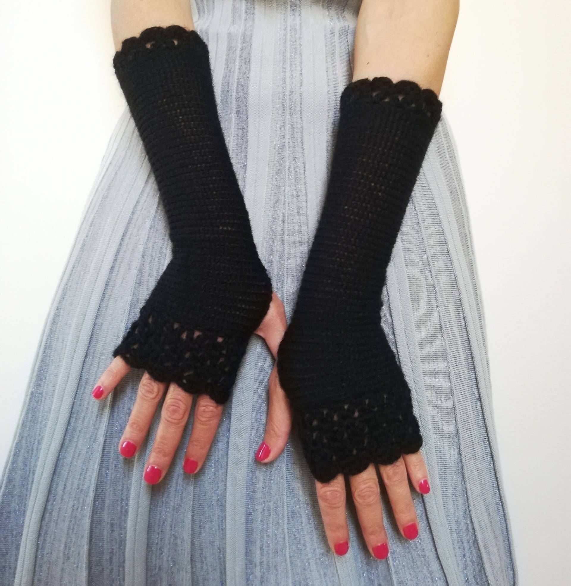Schwarze Fingerlose Handschuhe, Armstulpen Damen, Lange Gothic Pulswärmer, Winter Strickhandschuhe, Formelle Handschuhe von ElfinHouse
