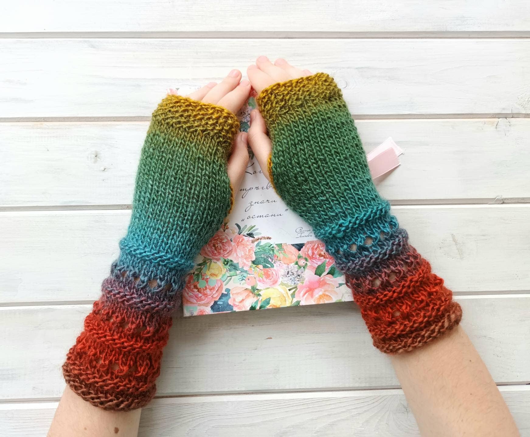 Vegane Armstulpen, Fingerlose Handschuhe Damen, Regenbogen Handschuhe, Lange Handgestrickte Fäustlinge, Woodland Pulswärmer, Cottage Geschenk Her von ElfinHouse