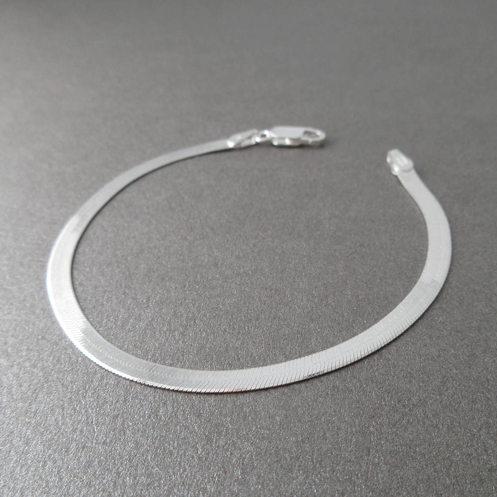 Flaches Panzerkettenarmband Aus 925Er Sterlingsilber Mit Spiegeleffekt Flaches Panzerkettenarmband Aus 925Er Sterlingsilber Mit Spiegeleffekt von ElianorBijoux