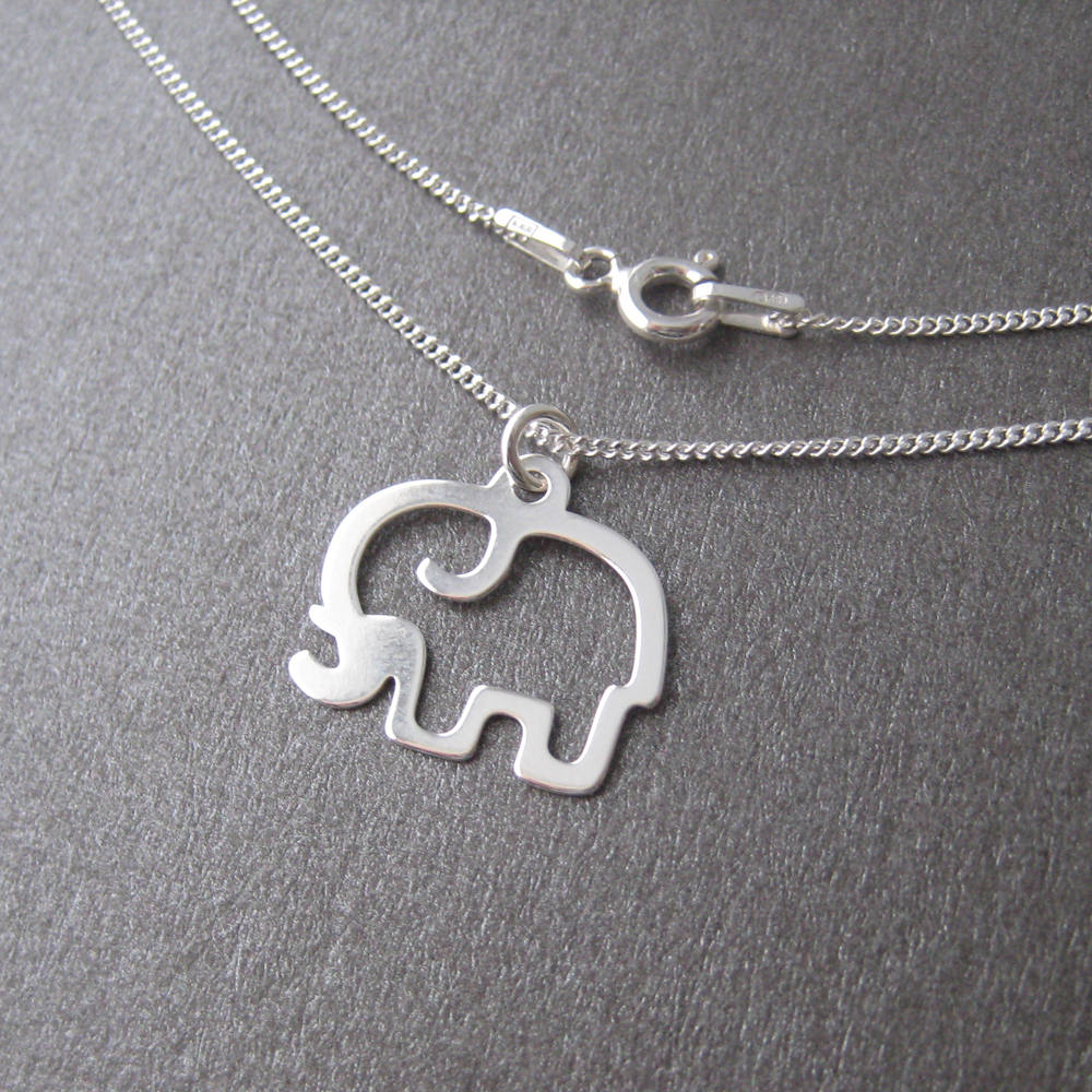 Halskette Mit Elefantenanhänger Und Kette Aus 925Er Sterlingsilber Halskette Mit Elefantenanhänger Und Kette Aus 925Er Sterlingsilber von ElianorBijoux