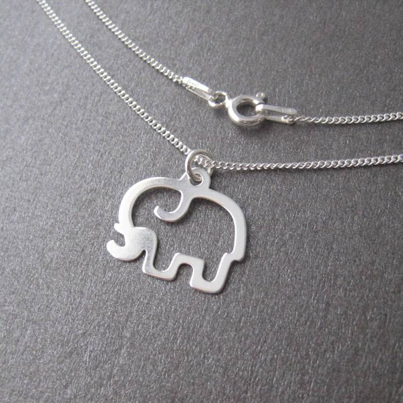 Halskette Mit Elefantenanhänger Und Kette Aus 925Er Sterlingsilber Halskette Mit Elefantenanhänger Und Kette Aus 925Er Sterlingsilber von ElianorBijoux
