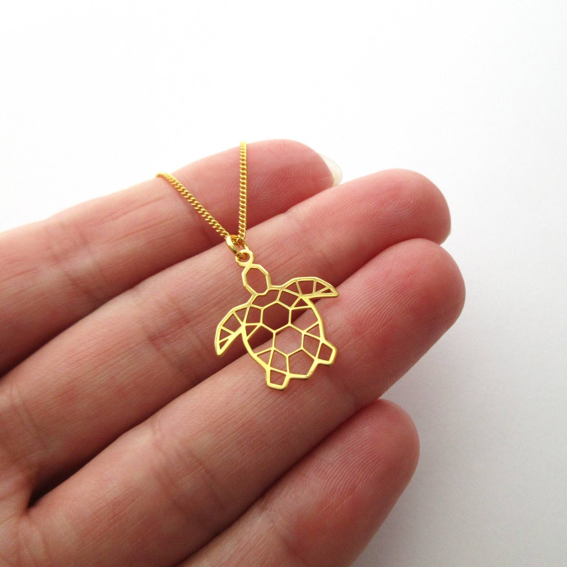 Origami-Halskette Mit Meeresschildkröte, 24 Karat Vergoldeter Anhänger Und Kette Origami-Halskette Mit Meeresschildkröte, 24 Karat Vergoldeter Anhänger Und Kette von ElianorBijoux