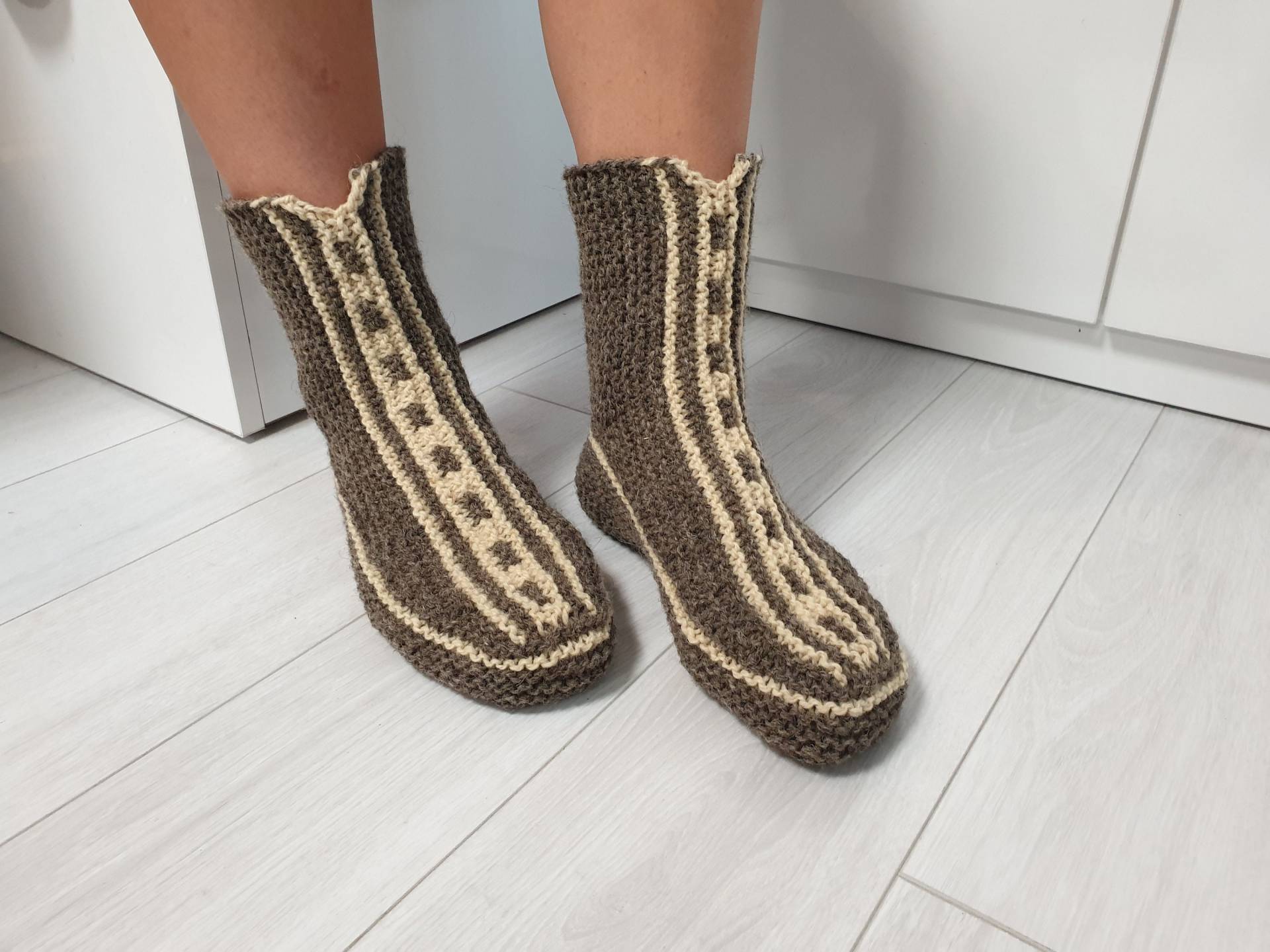 Handgefertigte Socken Aus Naturwolle Gestrickte Warme Wintersocken von Elifiori