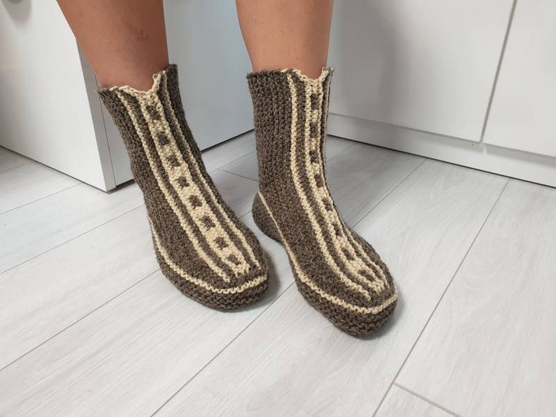 Handgefertigte Socken Aus Naturwolle Gestrickte Warme Wintersocken Handgefertigte Socken Aus Naturwolle Gestrickte Warme Wintersocken von Elifiori