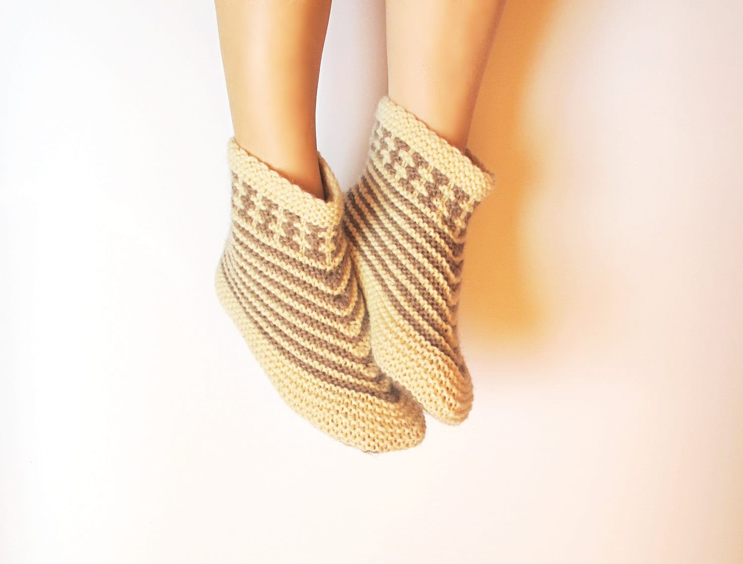 Handgestrickte Wolle Hausschuhe Natürliche Beige & Braun, Winter Warmers von Elifiori