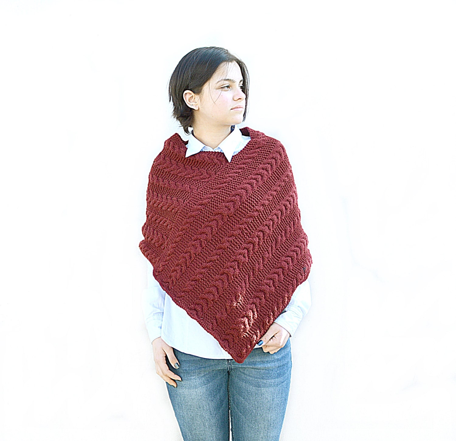 Handgestrickter Woll Poncho Bordeaux Zopfmuster Boho Schal Handgestrickter Woll Poncho Bordeaux Zopfmuster Boho Schal von Elifiori