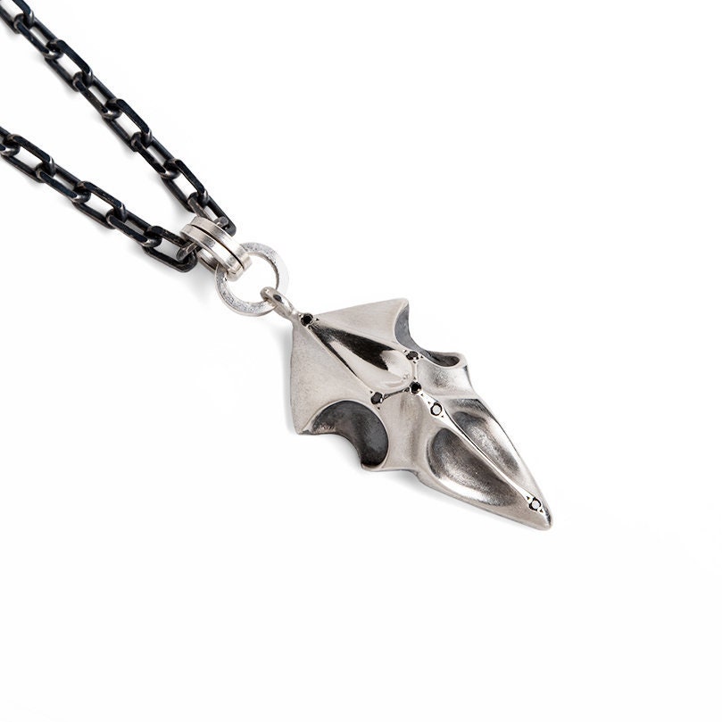 Silberne Vogelschädel Halskette Mit Schwarzer Spinell-Einstellung, Unisex Anhänger, Totenkopf Schmuck, Goth Vogelschädel Halskette Silberne Vogelschädel Halskette Mit Schwarzer Spinell-Einstellung, Unisex Anhänger, Totenkopf Schmuck, Goth Vogelschädel Halskette von ElinaGleizer