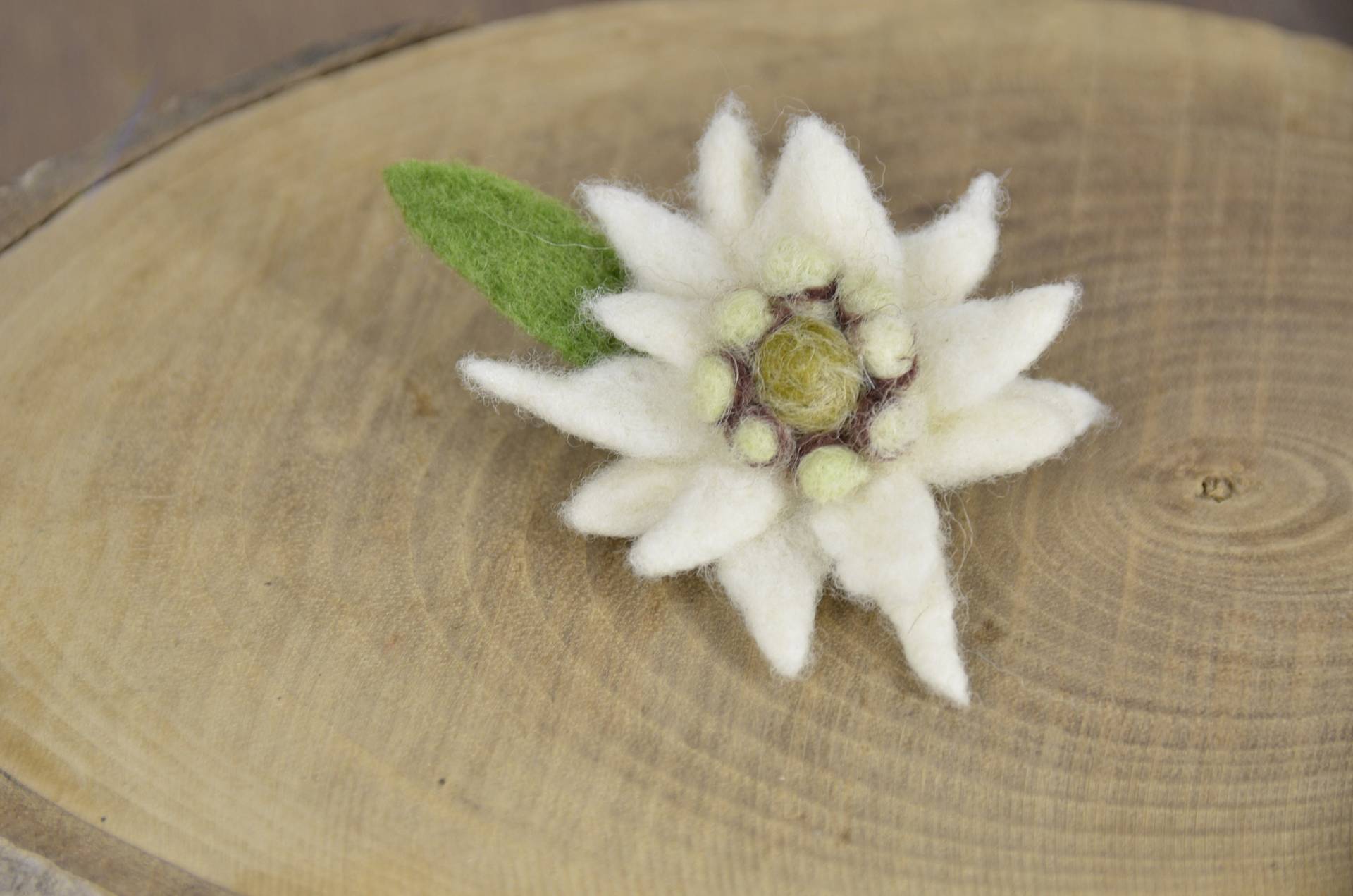 Kleine Edelweiß Brosche Aus Filz, Filz Blüten, Alpine Hutnadel, Accessoire Für Die Trachtenmode Kleine Edelweiß Brosche Aus Filz, Filz Blüten, Alpine Hutnadel, Accessoire Für Die Trachtenmode von ElisFeltCraftEU