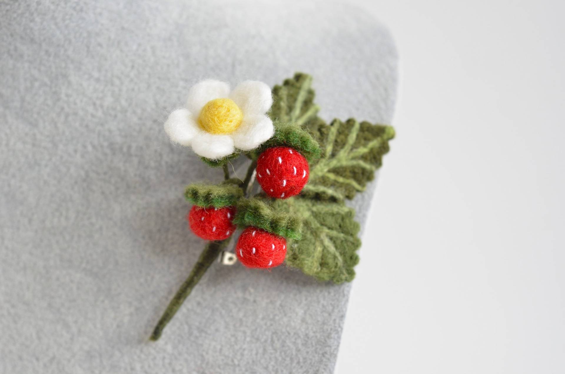 Nadel Gefilzte Erdbeere Brosche Handgemachte Anstecknadel Aus Wolle Nadel Gefilzte Erdbeere Brosche Handgemachte Anstecknadel Aus Wolle von ElisFeltCraftEU
