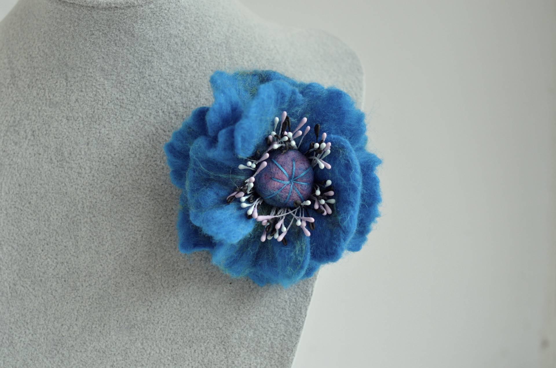 Türkisfarbene Gefilzte Brosche Mohnblume Handgemachte Ansteckblume Aus Wolle Türkisfarbene Gefilzte Brosche Mohnblume Handgemachte Ansteckblume Aus Wolle von ElisFeltCraftEU
