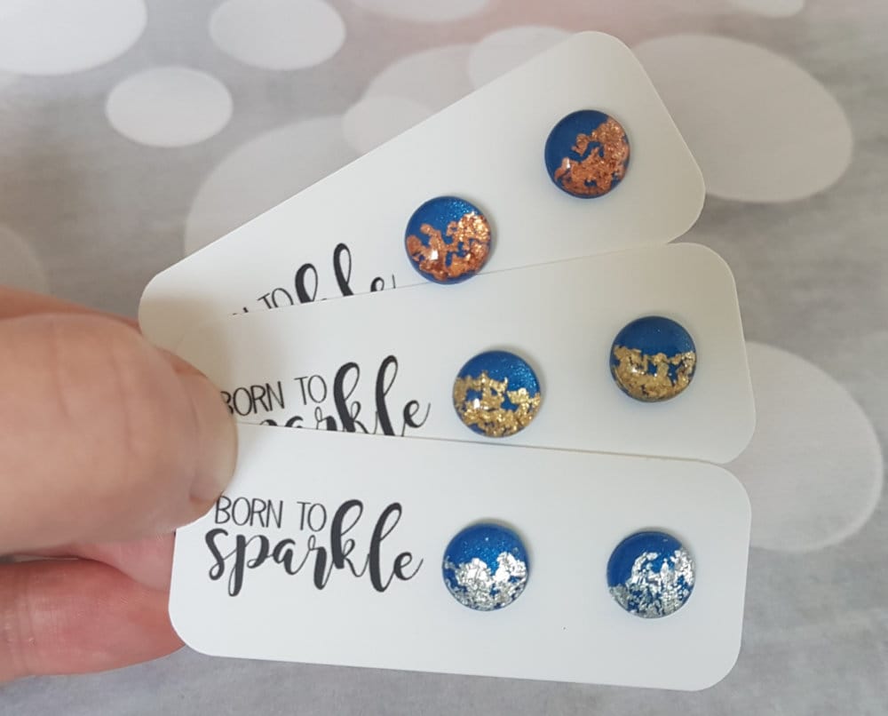 Blau Und Gold Ohrringe Runde Ohrstecker, Elegante Blau, Geschenke Für Sie, Blau Minimal, Moderne Ohrstecker Handgemacht Blau Und Gold Ohrringe Runde Ohrstecker, Elegante Blau, Geschenke Für Sie, Blau Minimal, Moderne Ohrstecker Handgemacht von ElisGiftBoutique