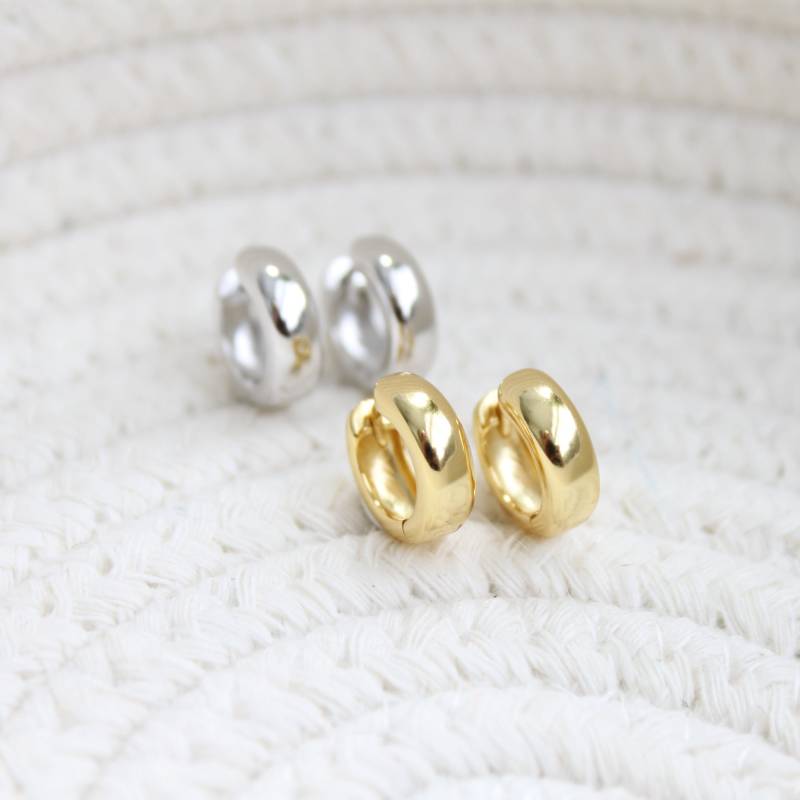 Willow Chunky Huggie Hoop Ohrringe Willow Chunky Huggie Hoop Ohrringe von ElisaMareeAccessory