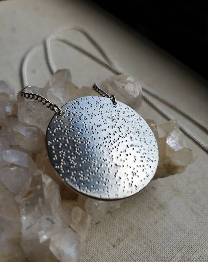 Stardust Halskette, Runder Anhänger Aus Sterlingsilber, Mondkette, Boho Schmuck von ElisabethSpace