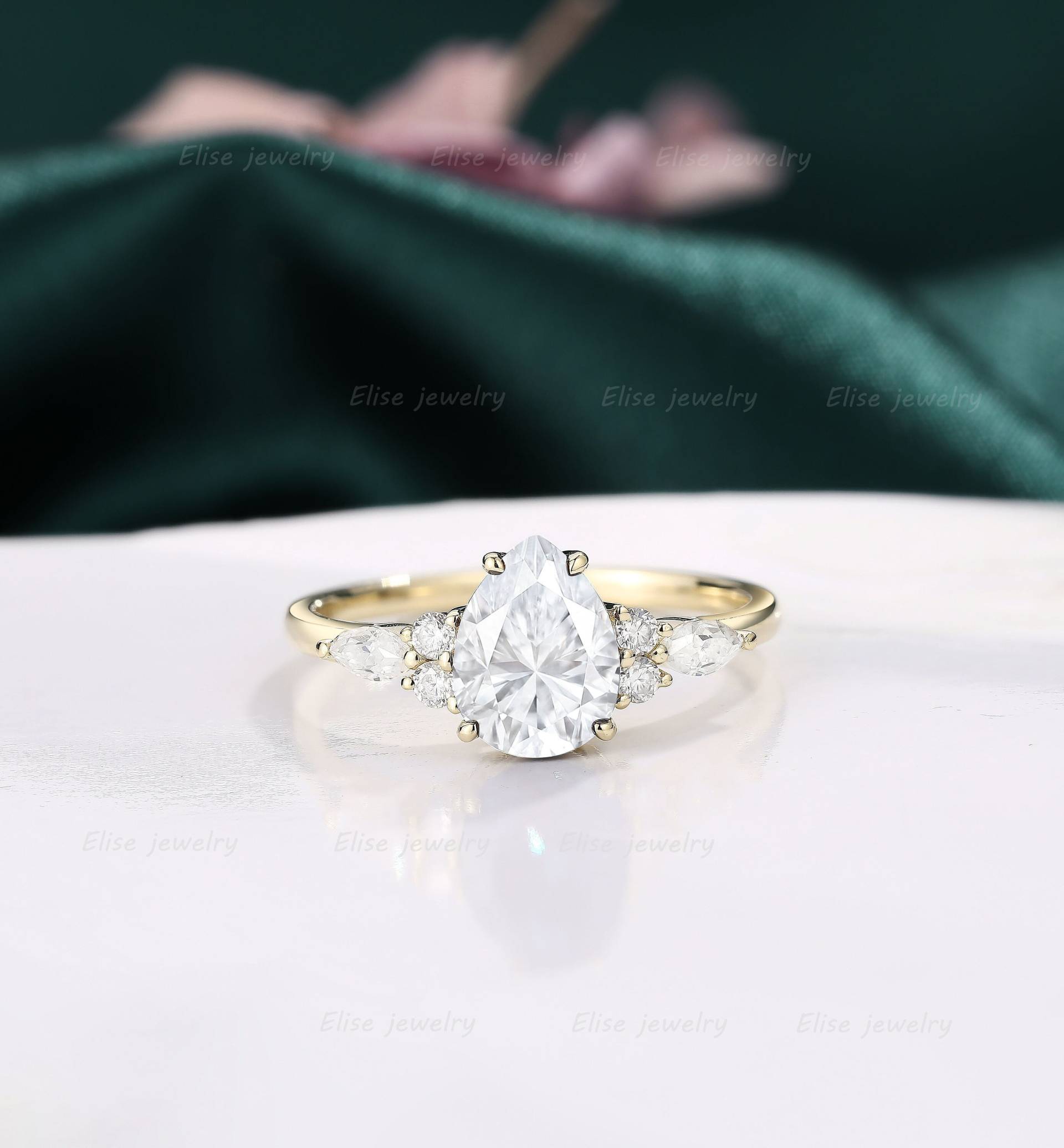 Birne Moissanite Verlobungsring Vintage Diamant Ehering Einzigartige Gelbgold Brautring Antiker Jahrestag Cluster Seven Stone Ring von EliseJewelryDesigns