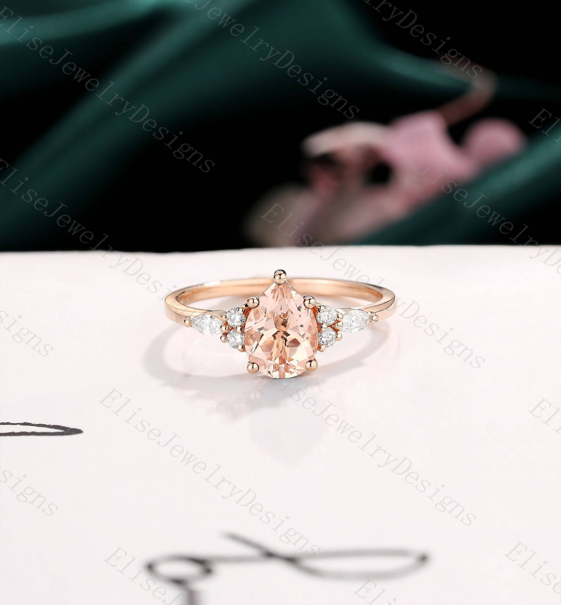 Birne Morganit Verlobungsring - Cluster Ring Champagner Rose Gold Vintage von EliseJewelryDesigns