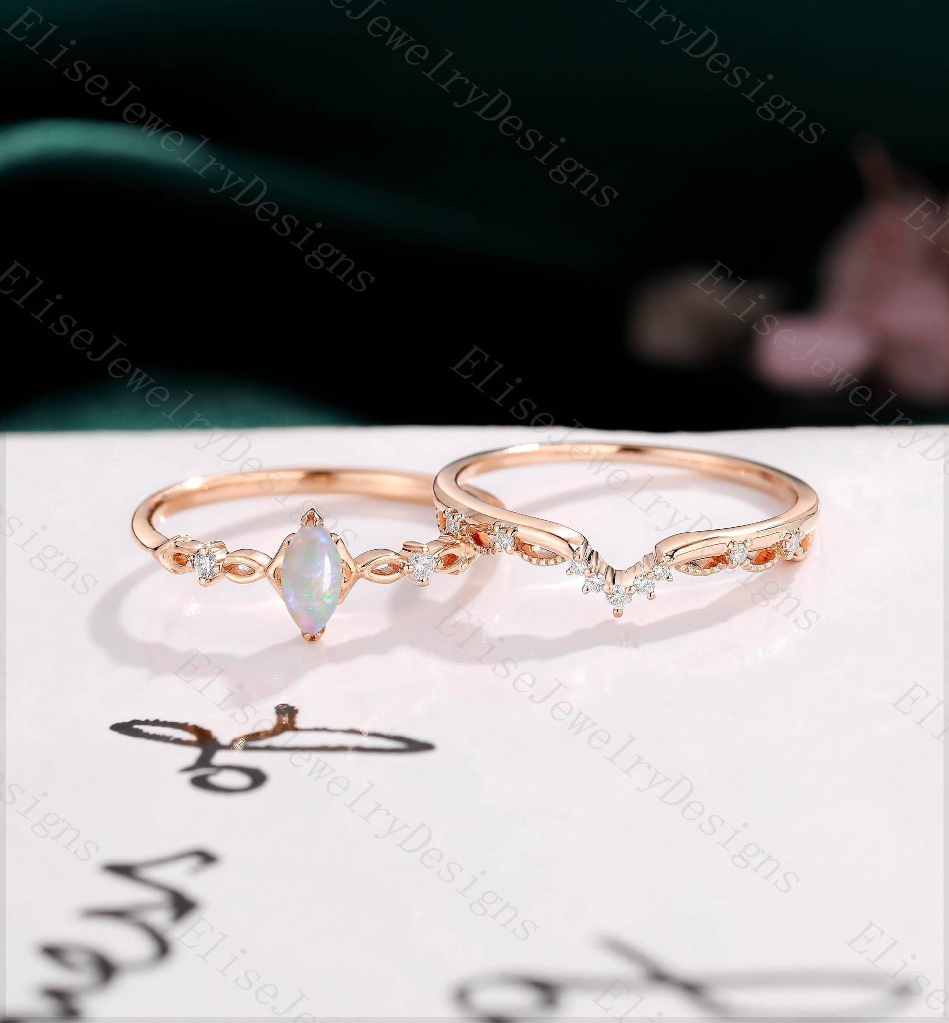 Marquise Opal Verlobungsring Set - Drei Stein Ring Diamant Krone Oktober Geburtsstein von EliseJewelryDesigns