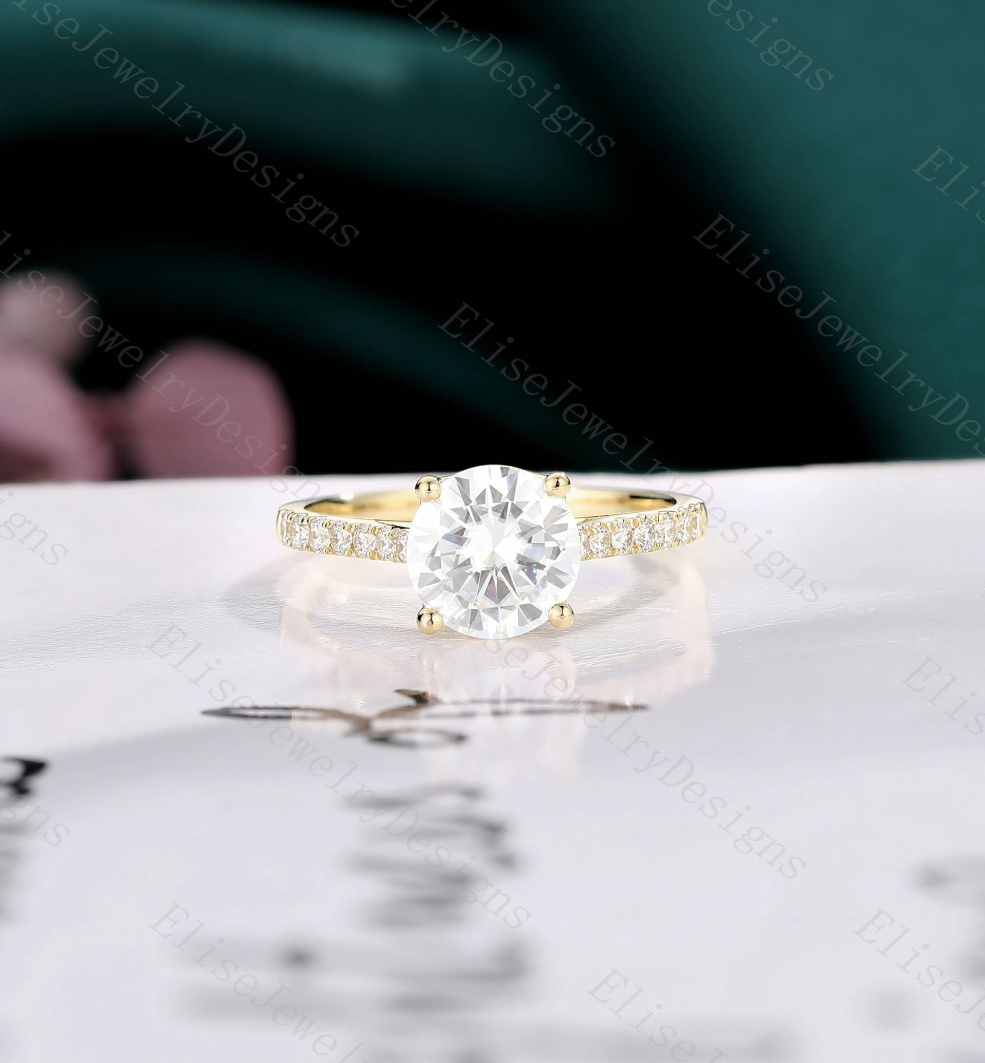 Runder Moissanite Verlobungsring | Hidden Halo Ring Pave Gelbgold Halb Eternity Zarter Diamant von EliseJewelryDesigns