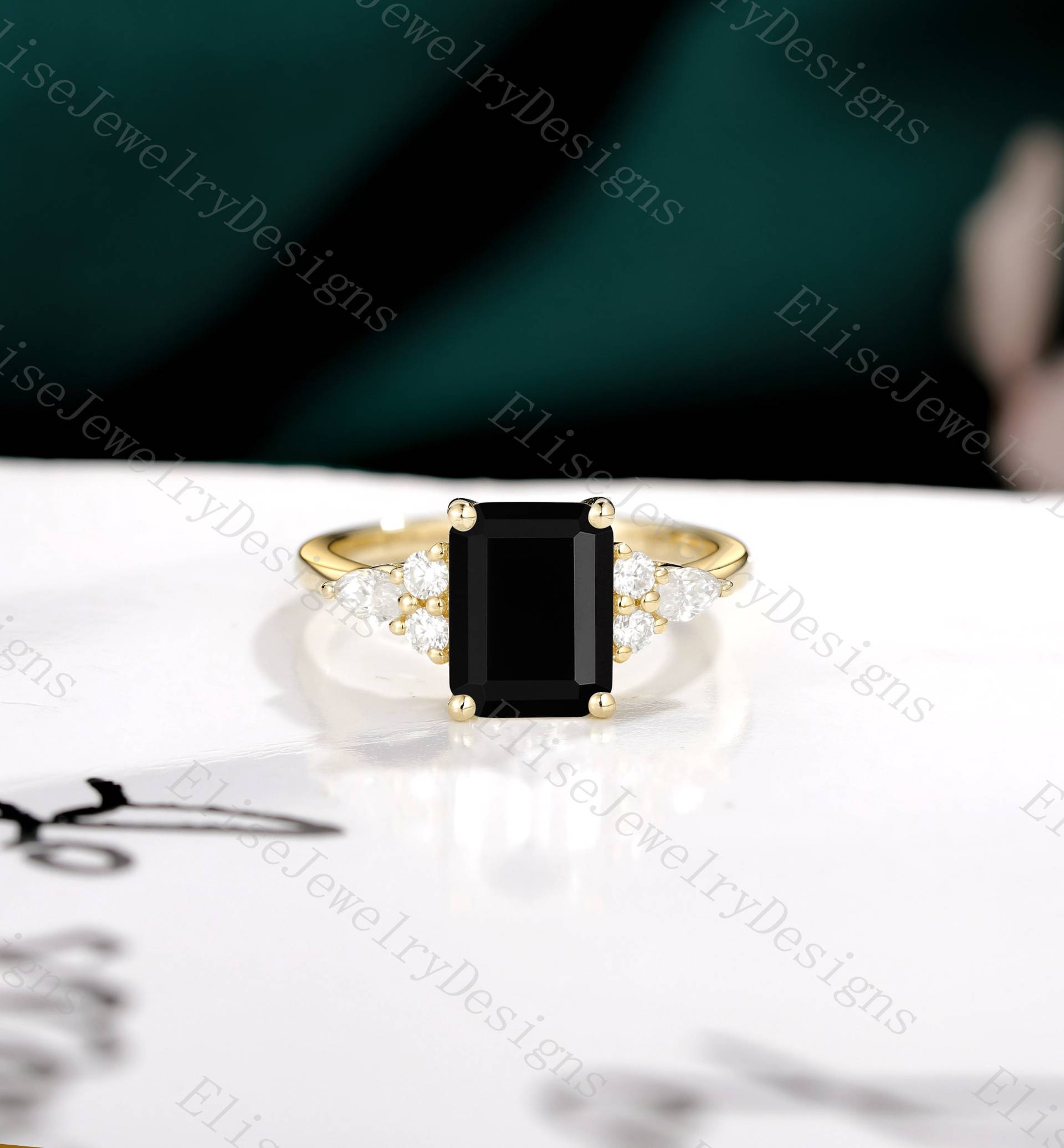 Smaragdschliff Schwarzer Onyx Verlobungsring | Vintage Ring Gelbgold Cluster Edelstein Art Deco von EliseJewelryDesigns