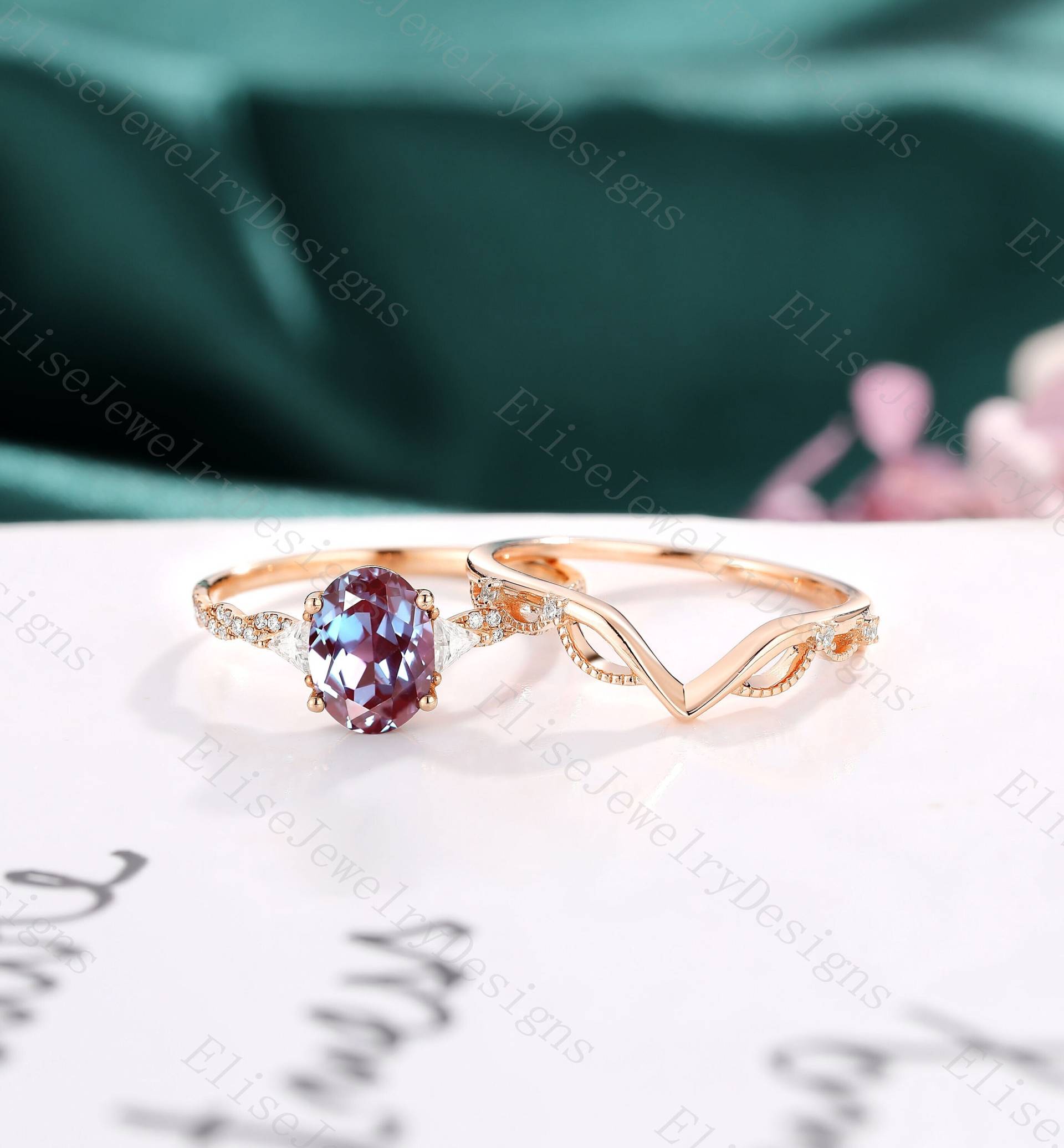 Unikat Alexandrit Verlobungsring Set Vintage Roségold Oval Cut Ring Dreieck Jahrestag Antrag Brautring von EliseJewelryDesigns
