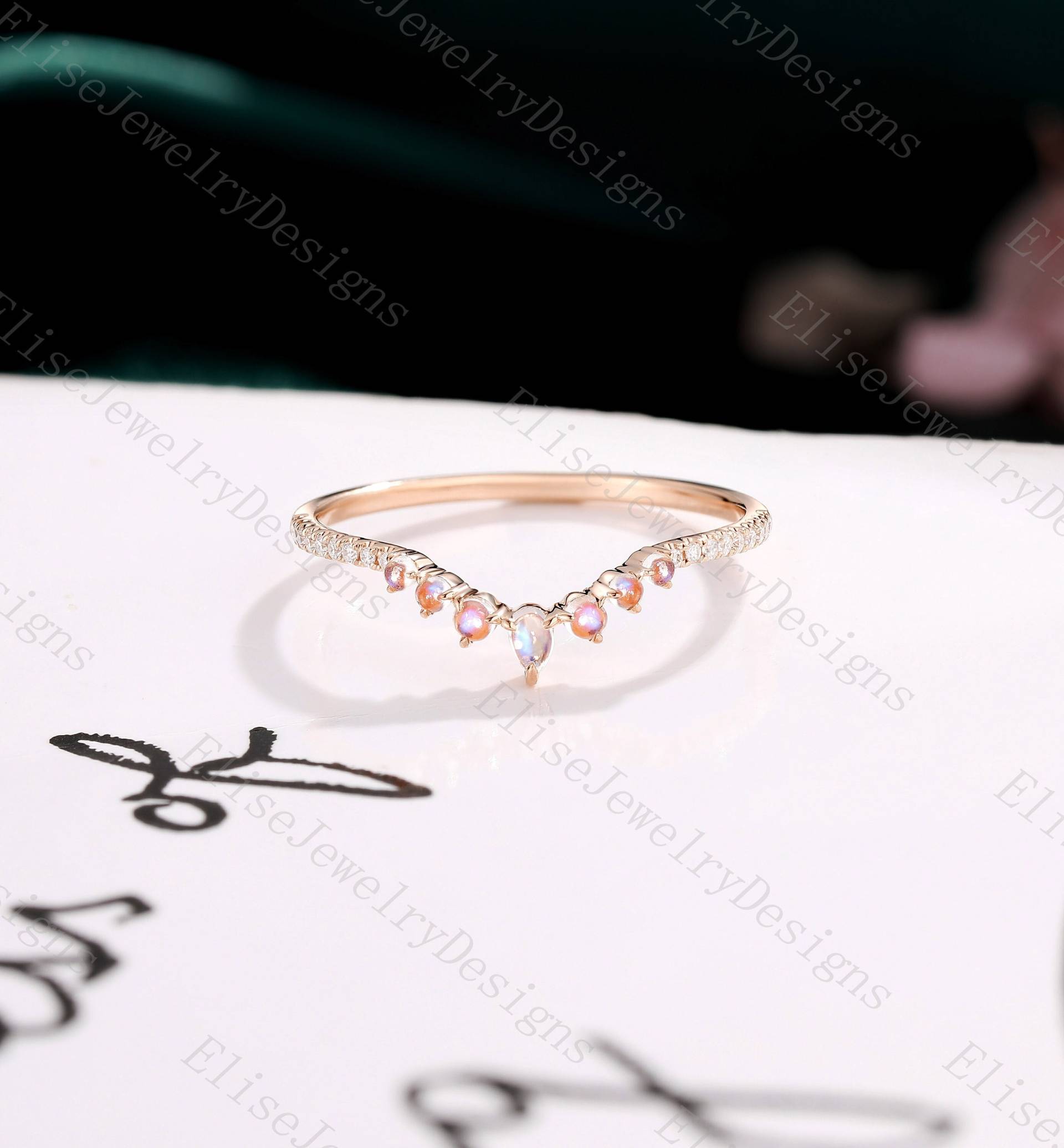 Vintage Mondstein Ehering Birne Roségold Ring Gewölbt Unikat Versprechen Jubiläum Passender von EliseJewelryDesigns