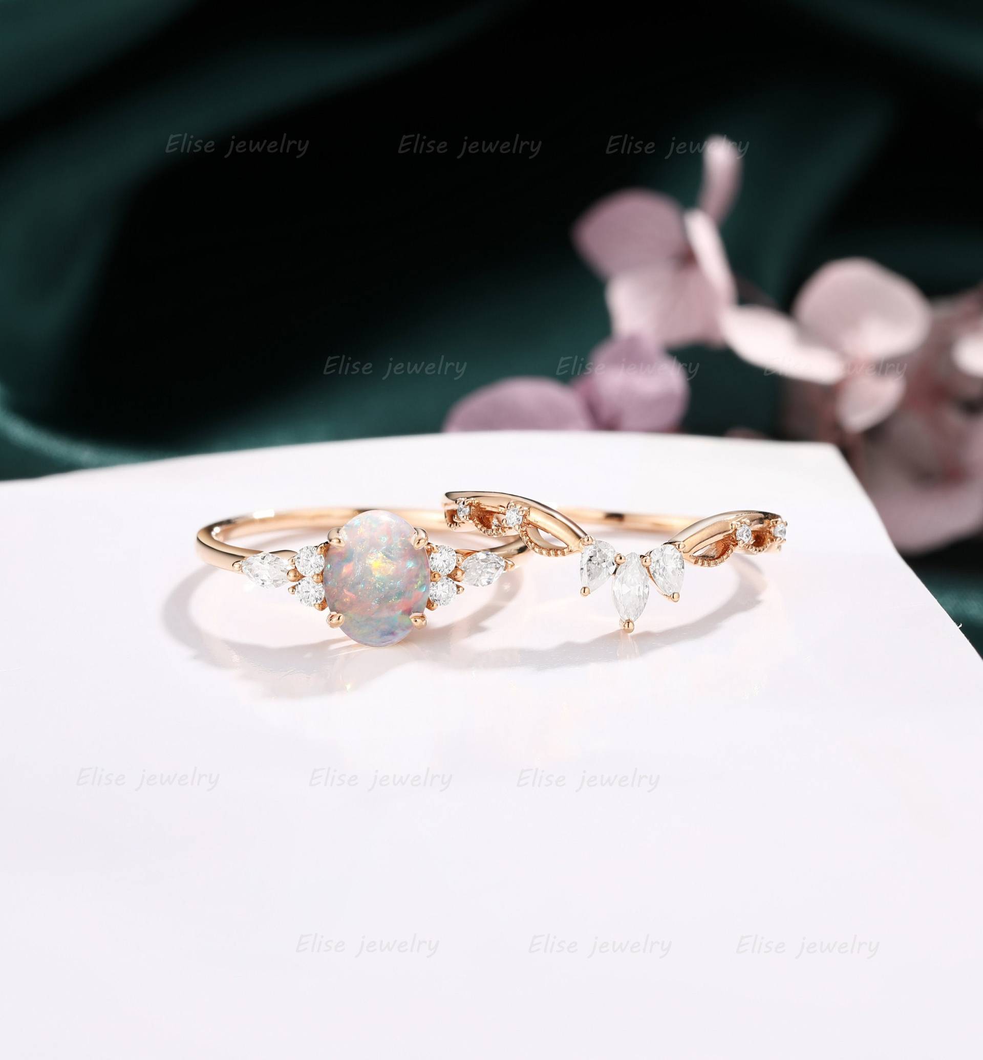 Vintage Opal Verlobungsring Set Unikat Oval Ring Rose Gold Zarten Jahrestag von EliseJewelryDesigns