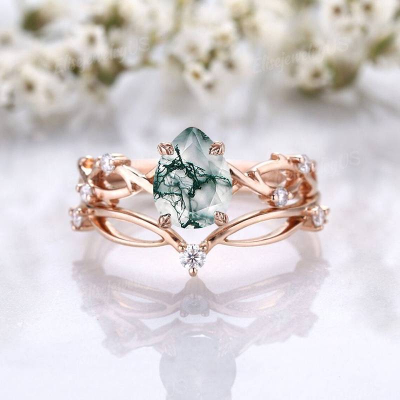 Art Deco Moosachat Verlobungsring Set Zierliche Pear Cut Brautring Nature Vine Twist Curved Moissanit Ehering Einzigartiges Brautschmuck von EliseJewelryUS