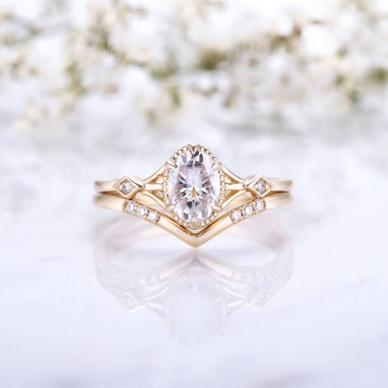 Moissanite Verlobungsring Set Vintage Einzigartige Ovalschliff Trauringe Rosegold Gebogener Ehering 2 Stück Hochzeitsset Versprechen Ring Für Sie von EliseJewelryUS