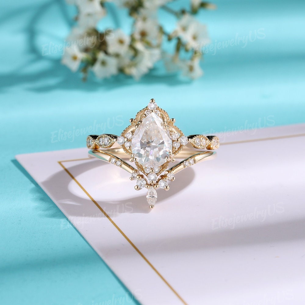 Vintage Moissanite Verlobungsring Set Birnenförmige Cluster Trauringe Frau Gelbgold Marquise Cut Diamant Band Braut Vintage Moissanite Verlobungsring Set Birnenförmige Cluster Trauringe Frau Gelbgold Marquise Cut Diamant Band Braut von EliseJewelryUS