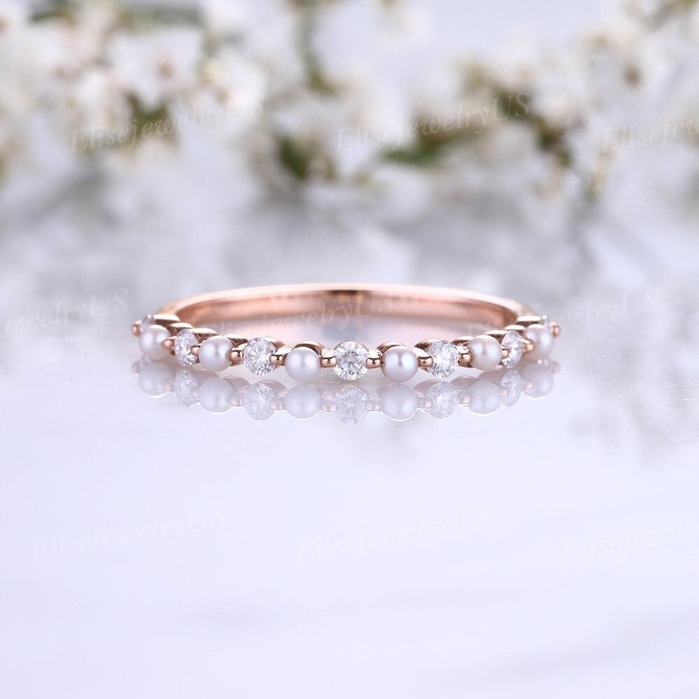 Vintage Perle Ehering Zierliche Halb Eternity Braut Ring Art Deco Rose Gold Moissanite Stapel Versprechen Für Sie von EliseJewelryUS