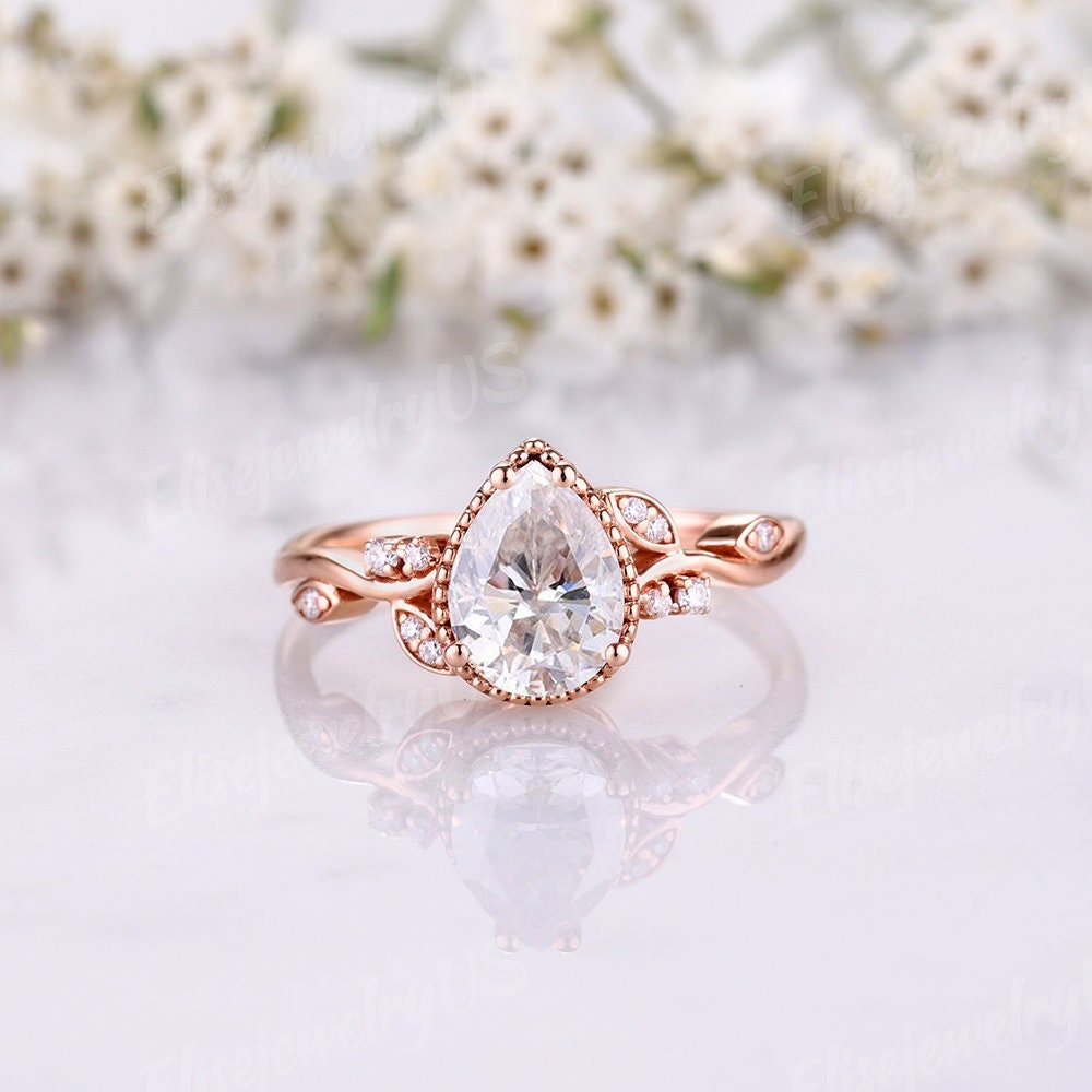 Zierliche Pear Cut Moissanit Verlobungsring Unikat Rosegold Blatt Floral Ehering Art Deco Cluster Braut Versprechen Ring Für Sie von EliseJewelryUS