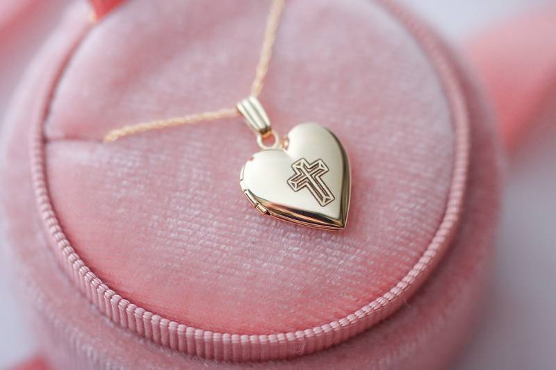 14K Gold Herz Locket Kreuz Halskette Religiöses Geschenk von StoryHouseGoods