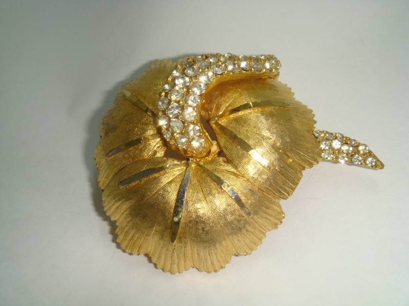 Bsk Brosche Vintage Blume Strass Groß Goldfarben von EliteBohemian