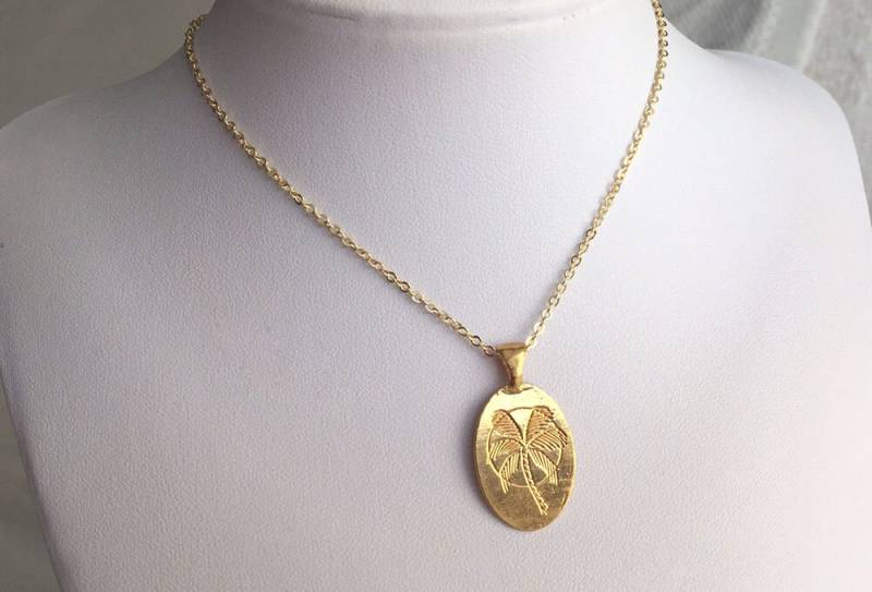 Gold Münze Halskette Palm Charme Schmuck Anhänger Unisex Strand Schmuck, Goldmedaillon von Eliyan
