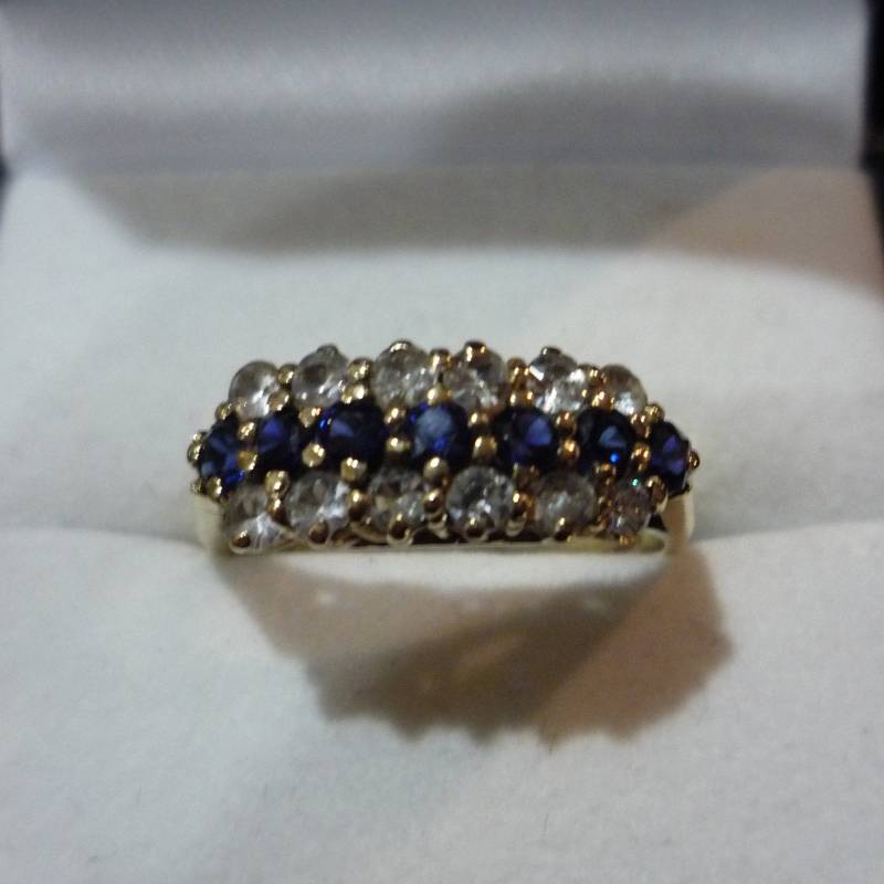 9Ct Vintage Blau Und Weiß Saphir Ring 9Ct Vintage Blau Und Weiß Saphir Ring von ElizabethAntiques