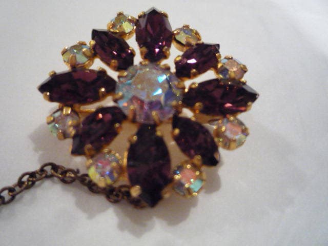 Eine Vintage Brosche Eine Vintage Brosche von ElizabethAntiques