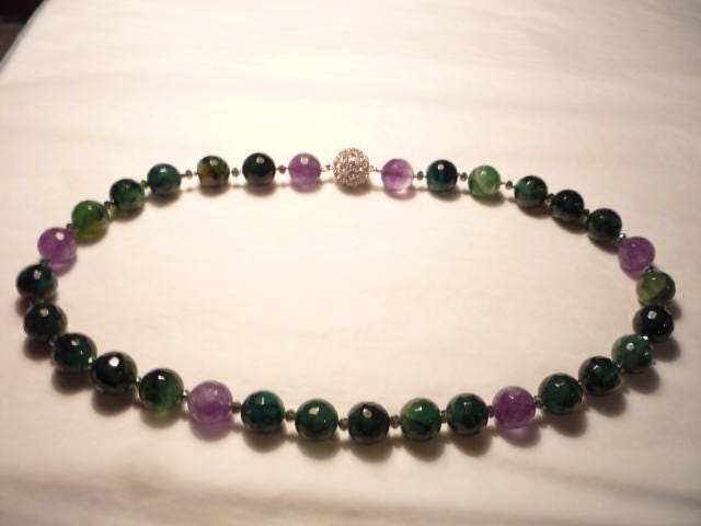 Halskette Aus Amethyst Und Grünem Achat Halskette Aus Amethyst Und Grünem Achat von ElizabethAntiques