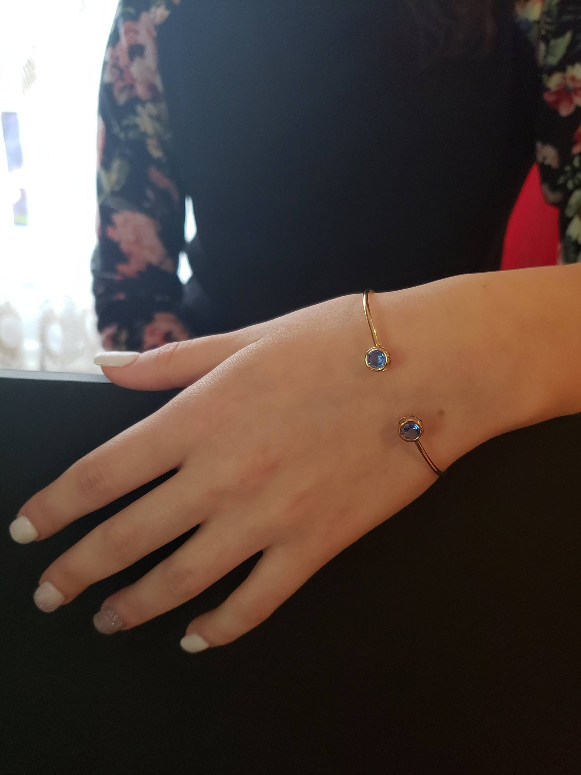 14K Gold Tansanit Armreif, Lünette Armband, Offener Manschette Dezember Birthstone Armband von ElizabethJewelryInc