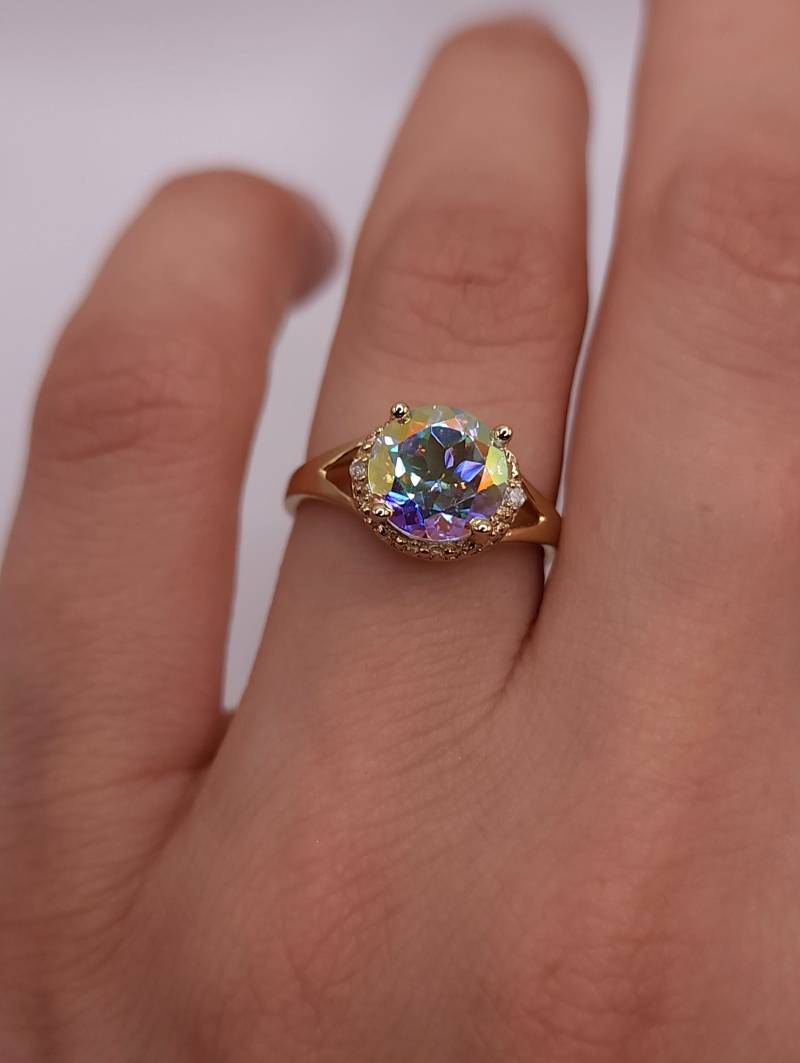 14Kt Gold 2 Ct Natürlicher Quecksilbernebel Mystic Topaz & Diamond Halo Design Runder Ring von ElizabethJewelryInc